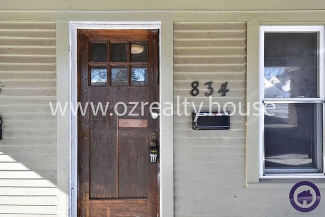 Photo - 834 Oak St