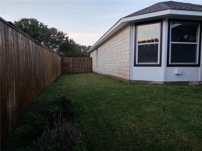 Photo - 1004 Ridgebluff Cir