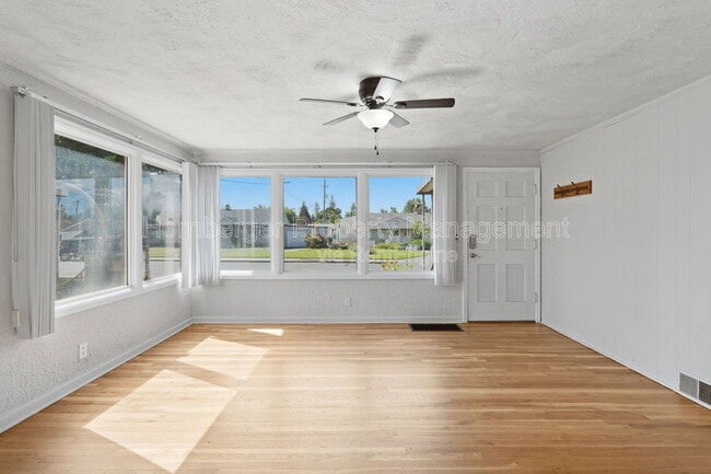 Building Photo - 112 W Amherst Ct
