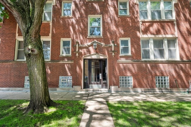Photo - 1702 W Catalpa Ave Unit 3E