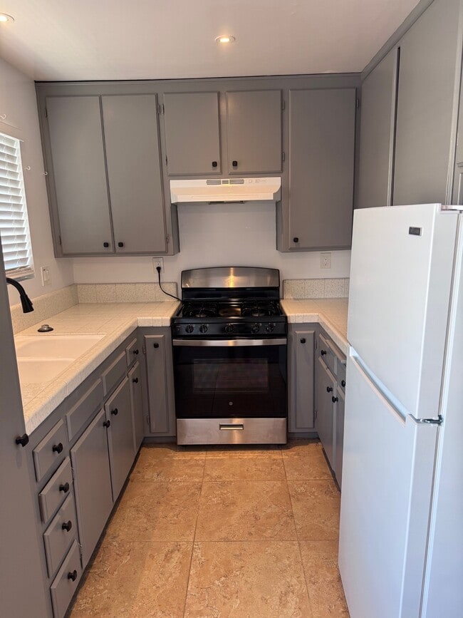 Building Photo - 1360 Hornblend St