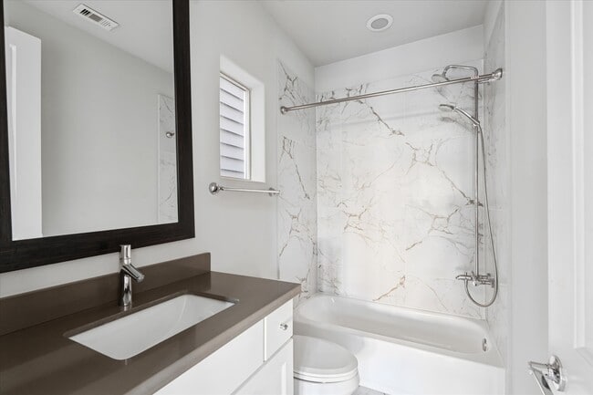 Photo - 1005 St Charles St