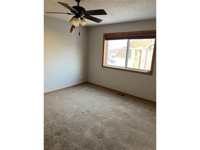 Photo - 610 Dillon Ave N