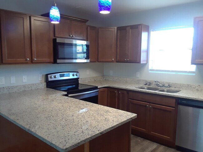 Kitchen - 295 Sukoshi Dr