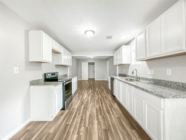 Photo - 306 Armstrong St