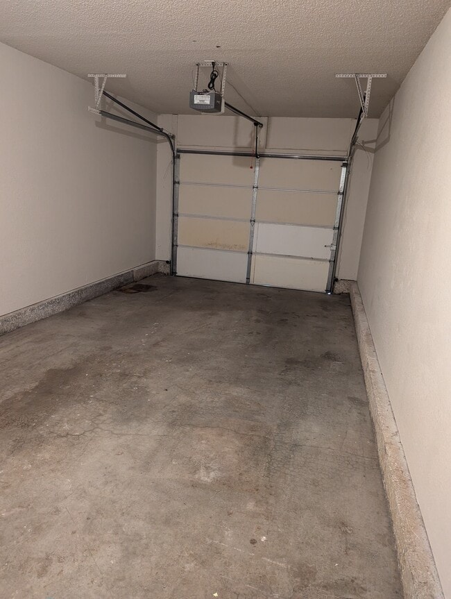 Garage - 205 W Nicholas Dr