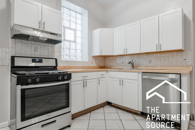 Building Photo - 2202 W Belmont Ave Unit 1R