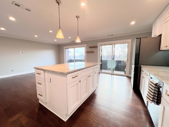 Photo - 9242 Gross Point Rd Unit 405