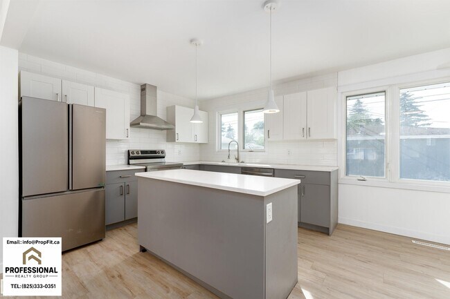 Photo - 13412 82 St NW