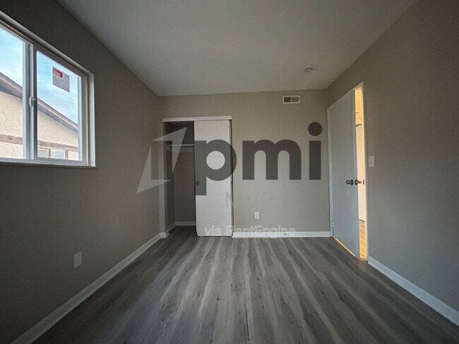 Photo - 834 Whitethorne Ave Unit D