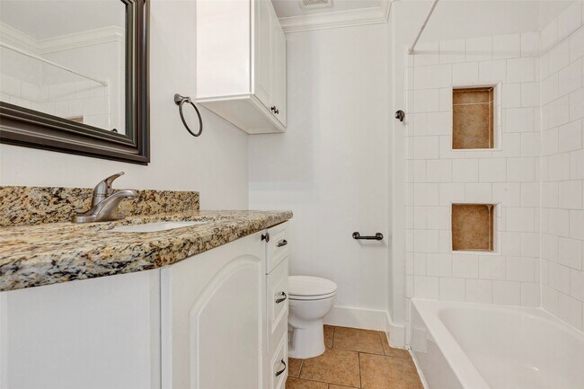 Photo - 404 E 29th St