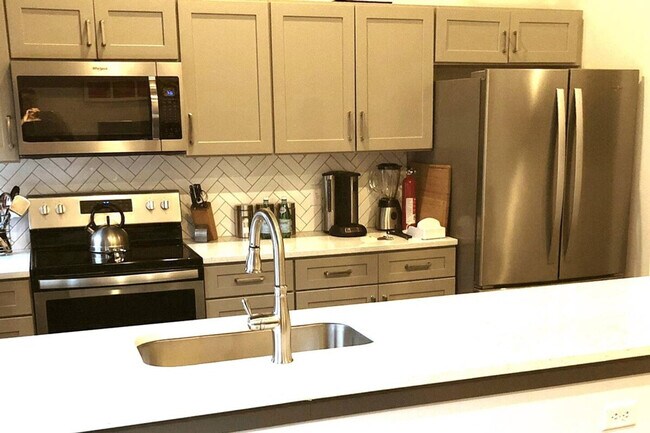 Photo - 350 East Ave Unidad ID1241905P