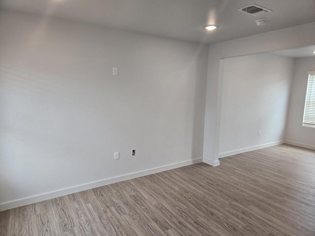 Photo - Sabine Apartments