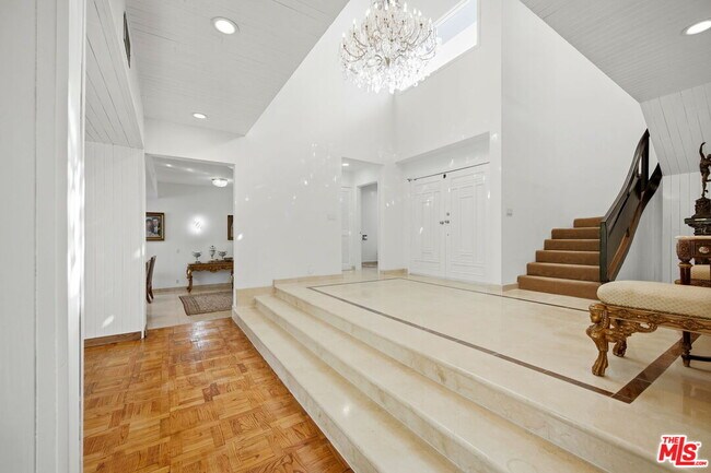 Photo - 2846 Royston Pl