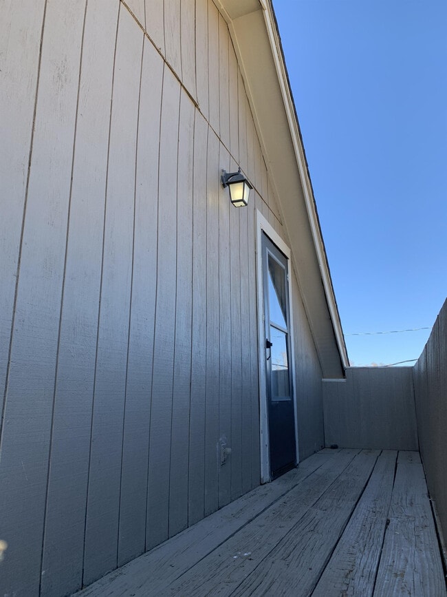 Photo - 1800 E 6th St