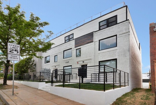 Photo - 1140 17th St NE