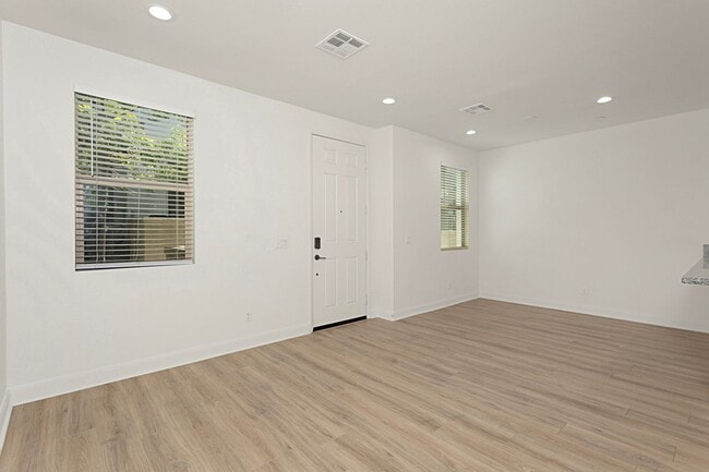 2116 Solara Ln Unit -
