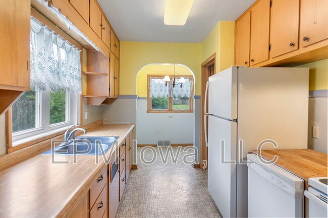 Photo - 3310 Rownd St