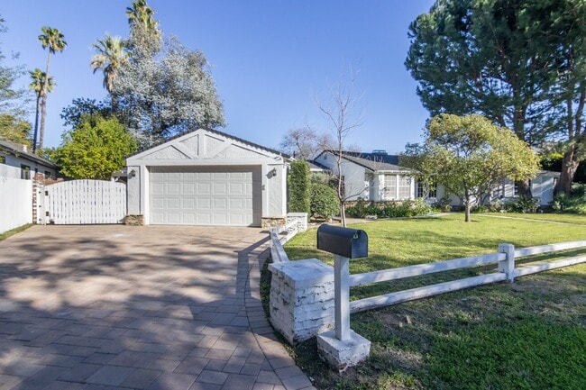 Photo - 4668 St Clair Ave