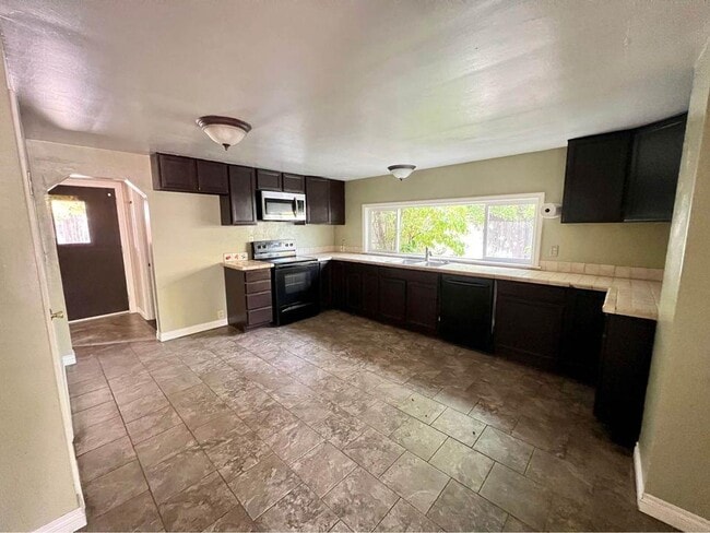 Photo - 230 SW Spring St