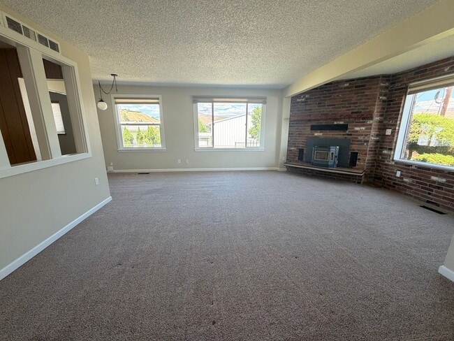 Photo - 3-bedroom 2-bathroom Single Family Home