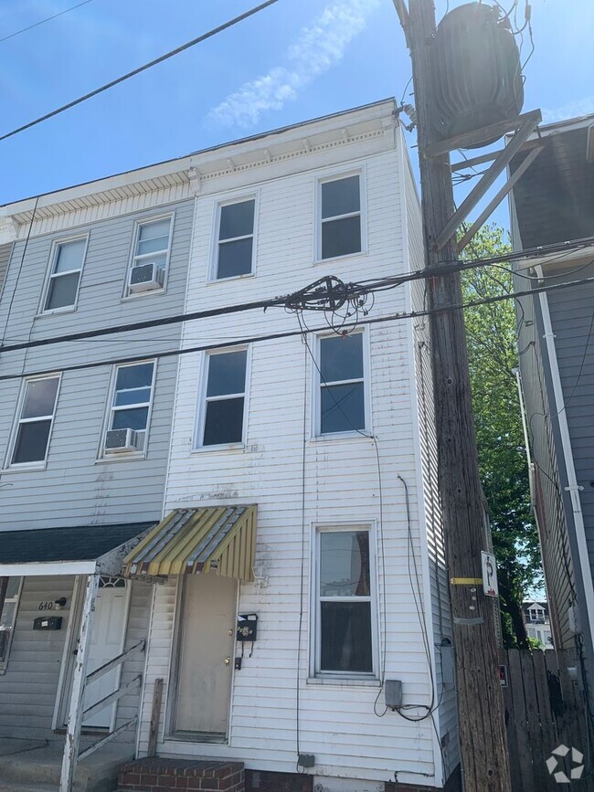 Building Photo - York City-4 Bedroom 1 Bath House Free Parking