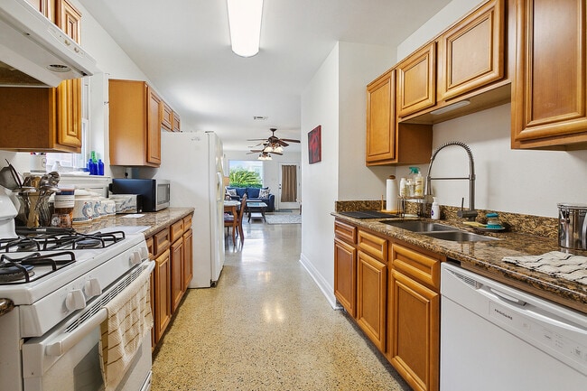 Photo - 6123 Marigny St