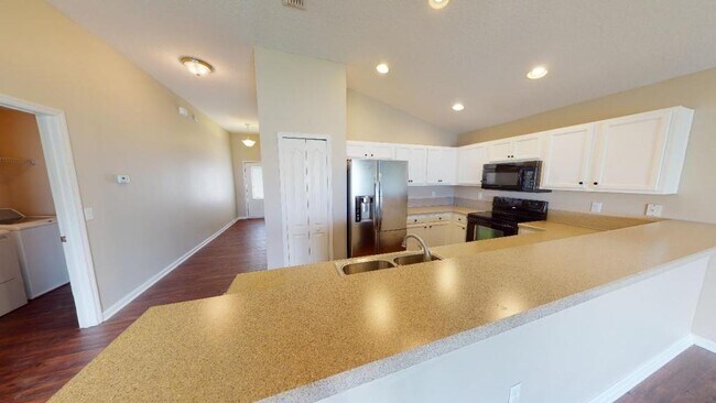 Photo - 77420 Cobblestone Dr