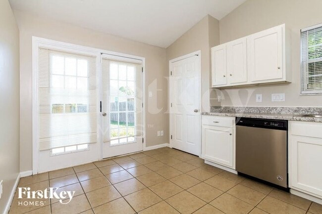 Photo - 977 Hathaway Dr