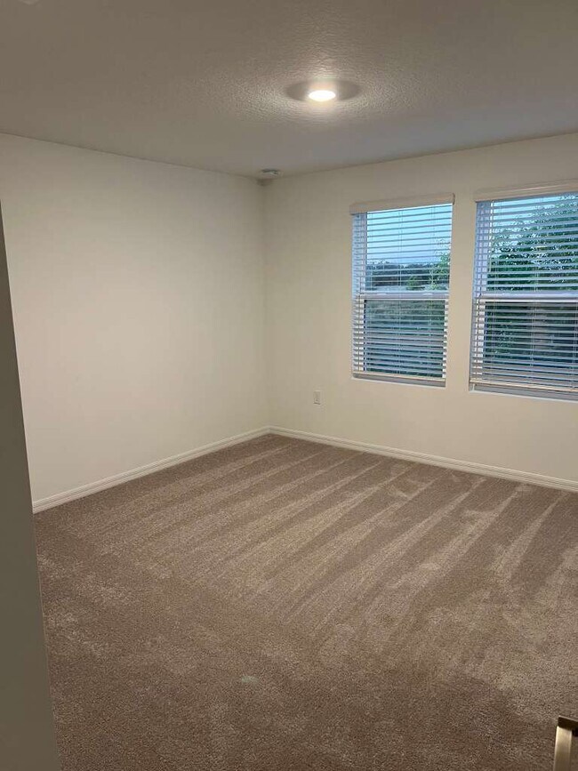 Photo - 5080 Revolutionary Way