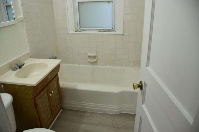 Building Photo - 326 Dixie St