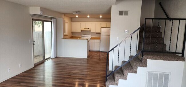 2 Bedroom town home in Sparks!