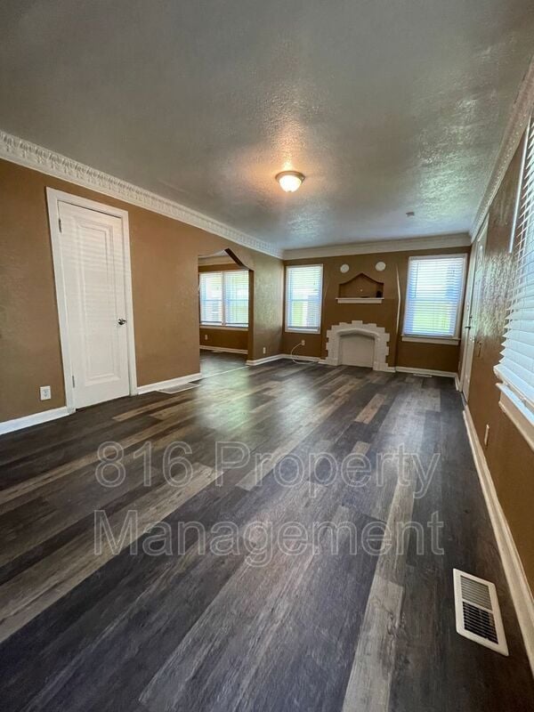 Building Photo - 4241 The Paseo Unit A