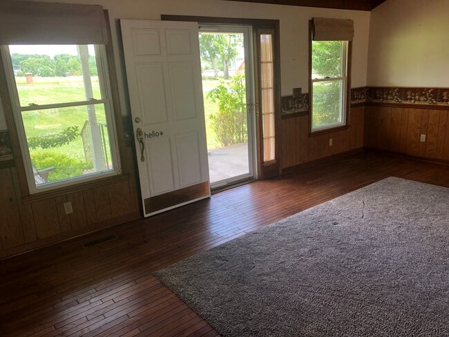 Photo - 3 Bed, 2 Bath, 2200sqft on 1 Acre in Lebanon!