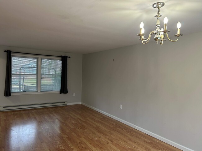 Photo - 10 Wells Woods Ln