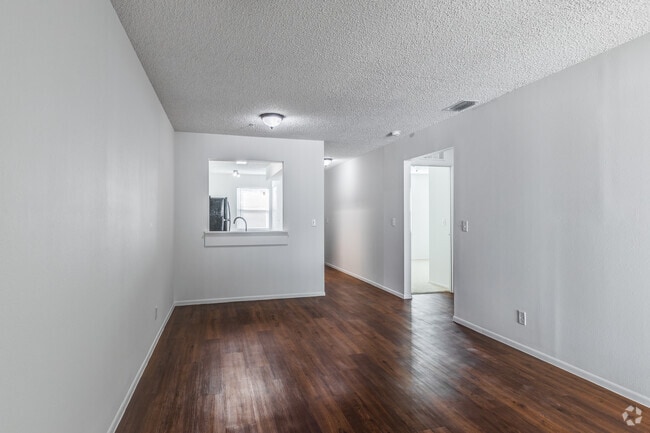2 BR, 1 BA - 841SF - Timberland Apartments