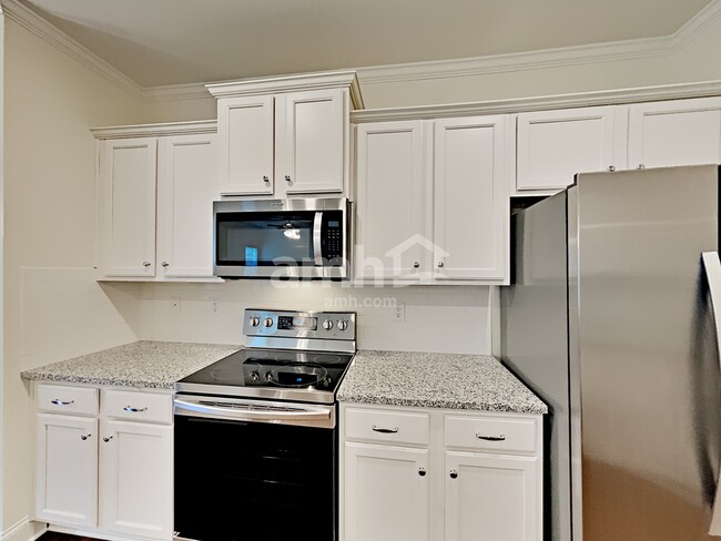 Photo - 689 Woodall Rd