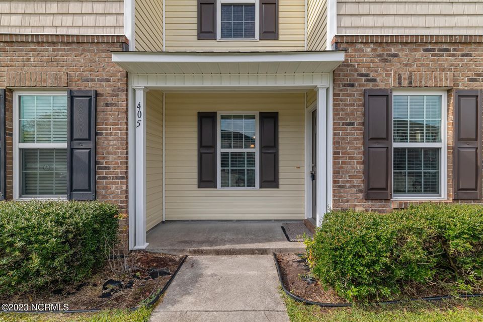 Photo - 405 Falls Cove