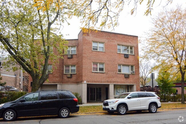 Building Photo - 7319 N Rogers Ave Rental