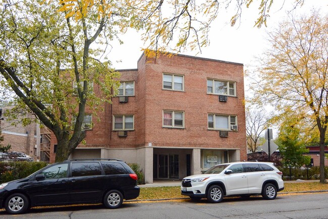 Building Photo - 7319 N Rogers Ave Rental