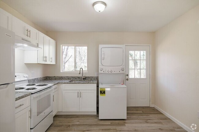 Building Photo - 145 Sycamore Ln Unit A Rental