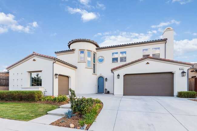 Building Photo - Madera Tesoro Viejo - Beautiful 2-Story Home, 4BR/3.5BA, SOLAR, Community Pool + Lots of Amenities