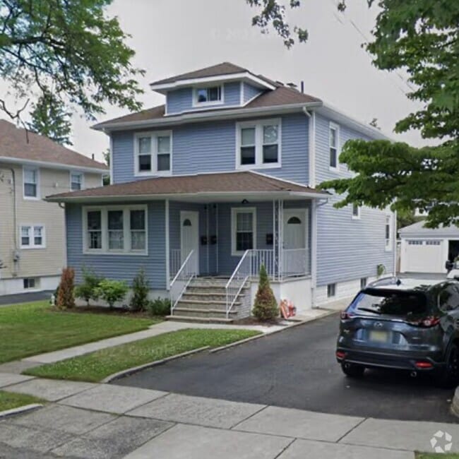 Building Photo - 235 Lawrence Ave Unit 1 Rental