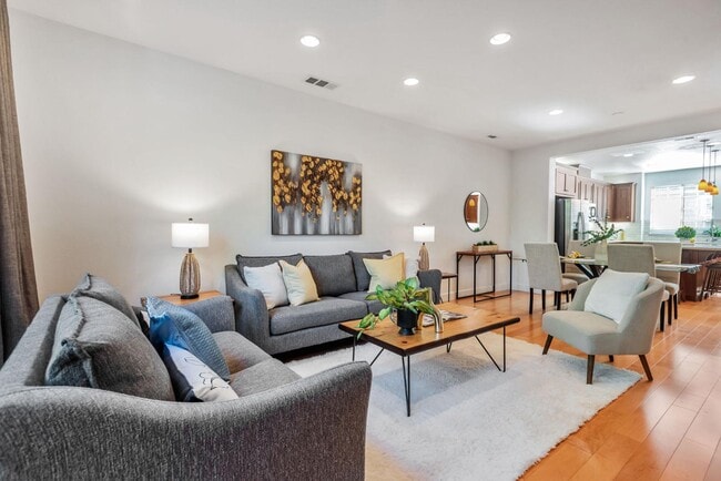 Photo - 5 Artisan Way