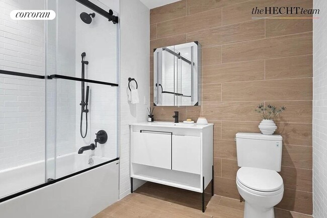 Photo - 1 Putnam Ave