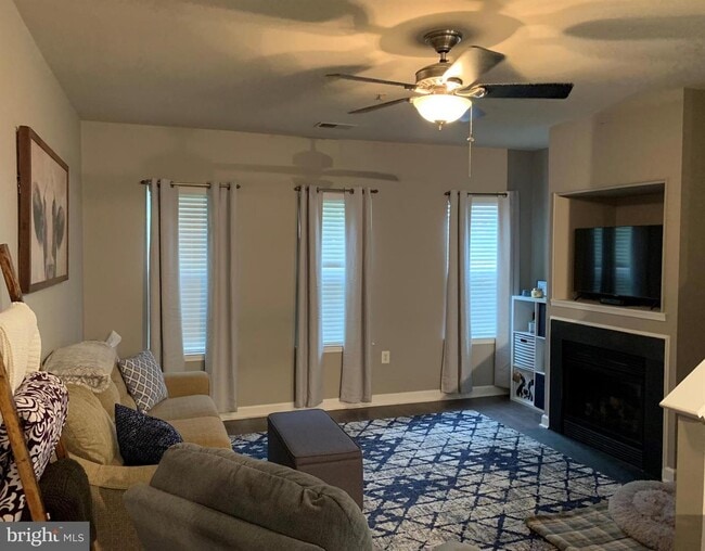 Photo - Charming Townhome-Style Condo with Garage ...