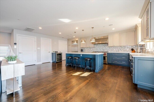 206 Grand Blvd