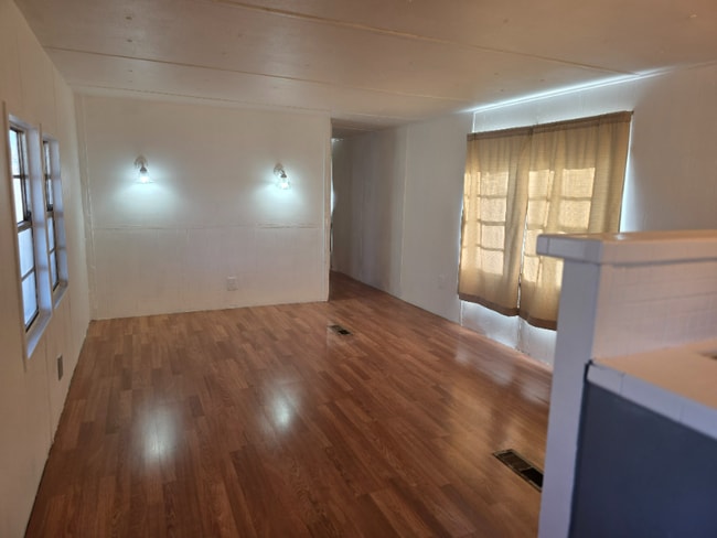 Photo - 2325 E Packard Ave