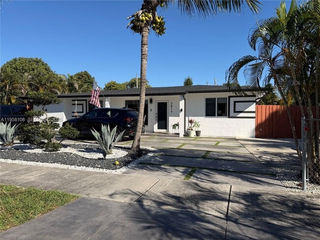 Building Photo - 3817 SW 33rd Ct