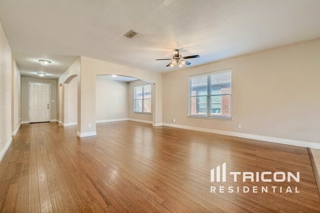 Photo - 1735 Oak Glen Dr